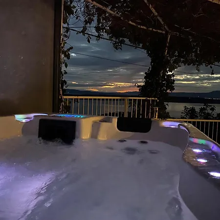 House Lana Holiday home